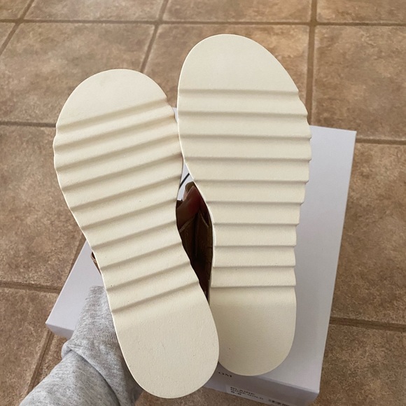 BRAND NEW Steve Madden Blaine Sandal - Picture 4 of 5